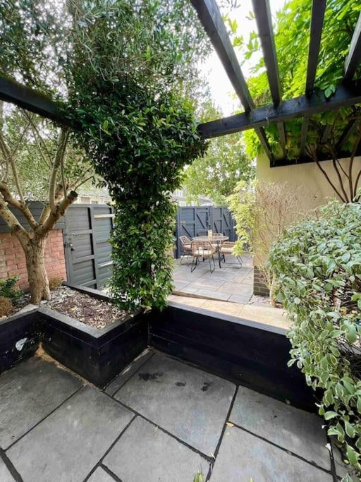 Private Garden Oasis In Central Bristol Bagian luar foto